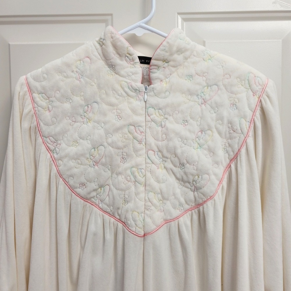 Vintage‎ Saks Fifth Avenue Ivory Housecoat Size Medium Velour Quilted